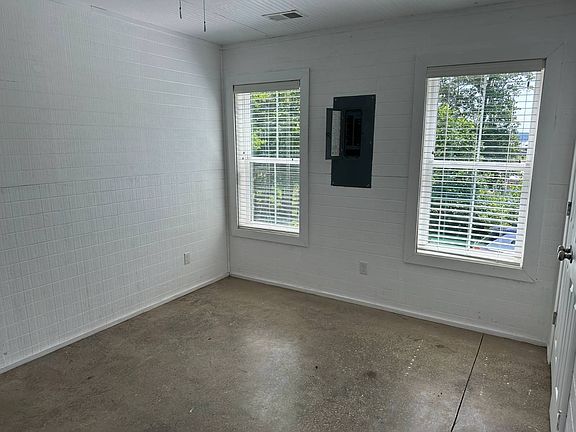 3rd image of 180 Barbara Rd