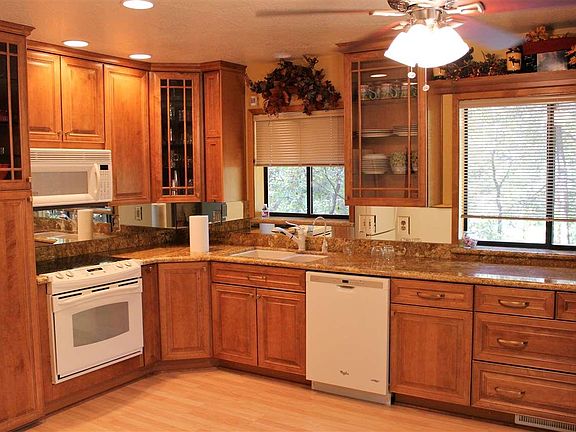 4th image of 18491 Wildwood Dr