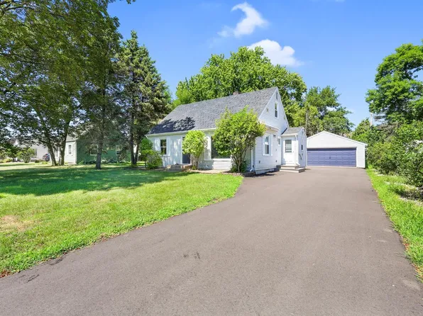 1051 Burke Ave W, Roseville, MN 55113