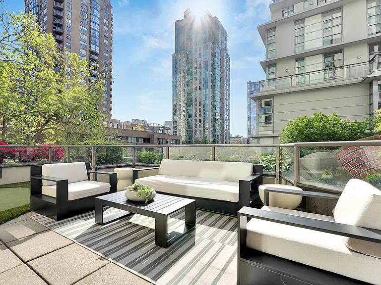 1200 Hornby St #1022 — Photo 7