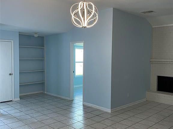 3rd image of 11823 N Youngwood Ln