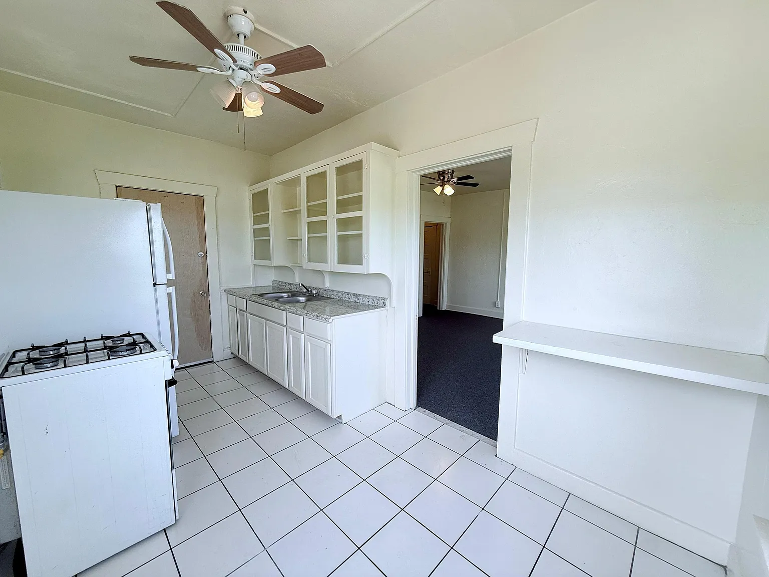 1 bed, 1.0 bath, 770 sqft, $1,350 — Photo 2