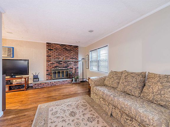 4th image of 635 Dogwood Ave