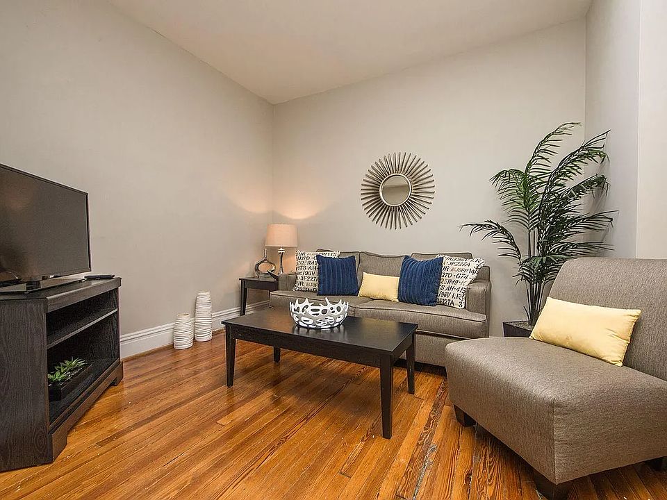 1st image of 711 W Broad St #201