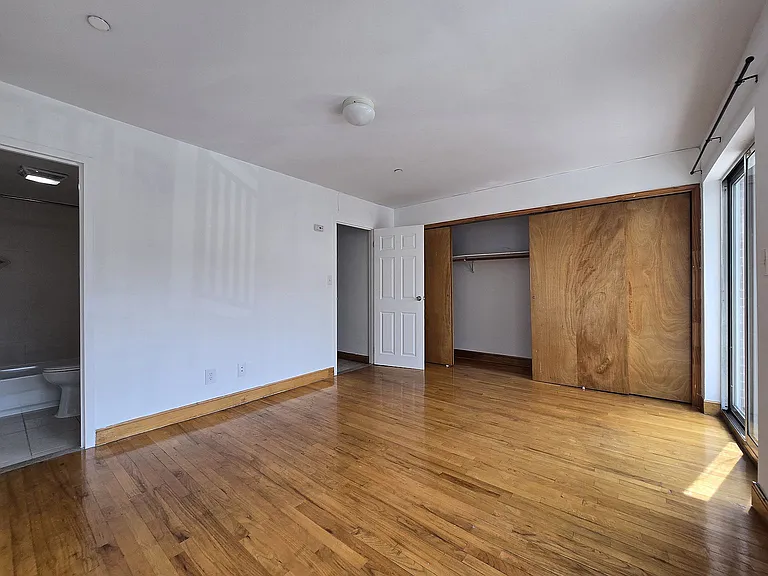 602 39th St #205 — Photo 23