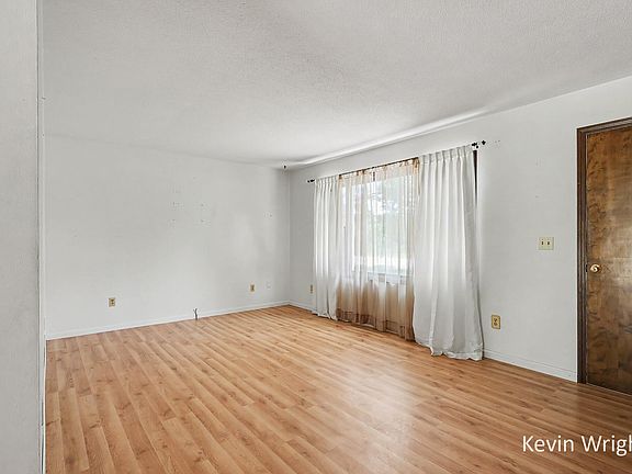 5th image of 2450 Benston Rd