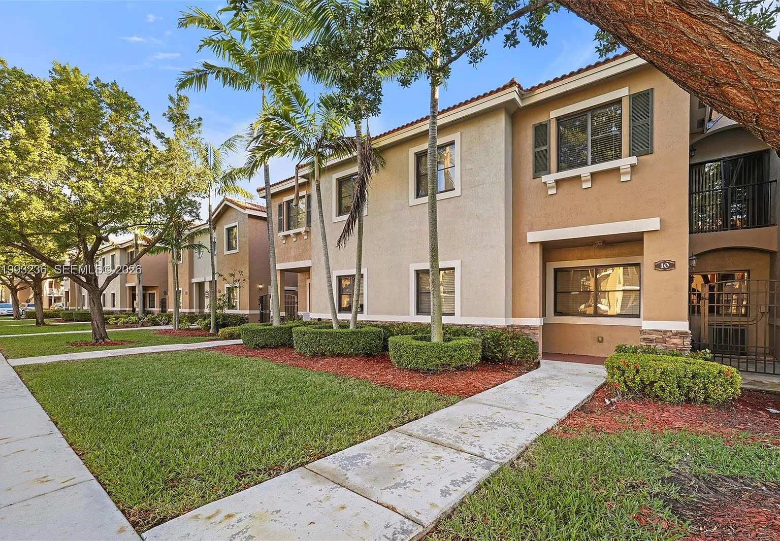 The Courts At Bayshore I — Photo 1