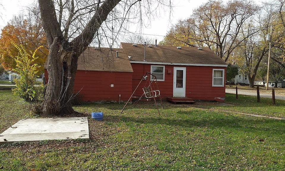 2nd image of 1611 S Wilson Ave