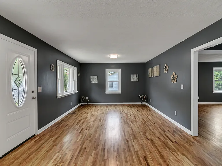 1013 Madison St — Photo 3