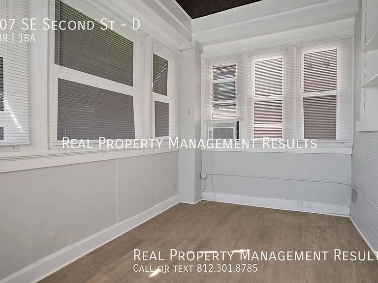 307 SE 2nd St #D — Photo 4