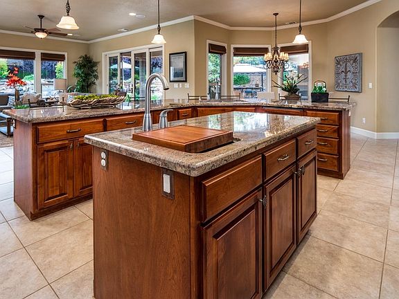 4th image of 2605 Vineyard Dr