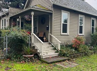 735 NW 2nd St, Grants Pass, OR 97526