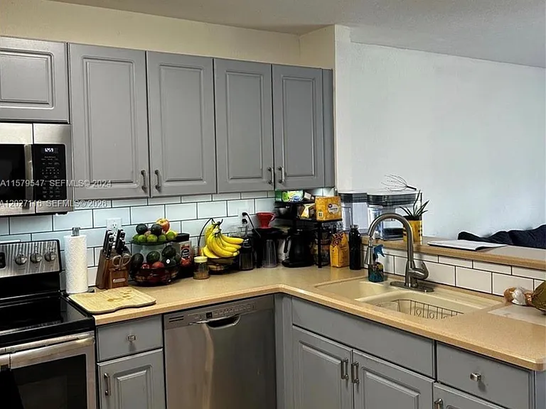 12805 SW 31st Ct — Photo 2