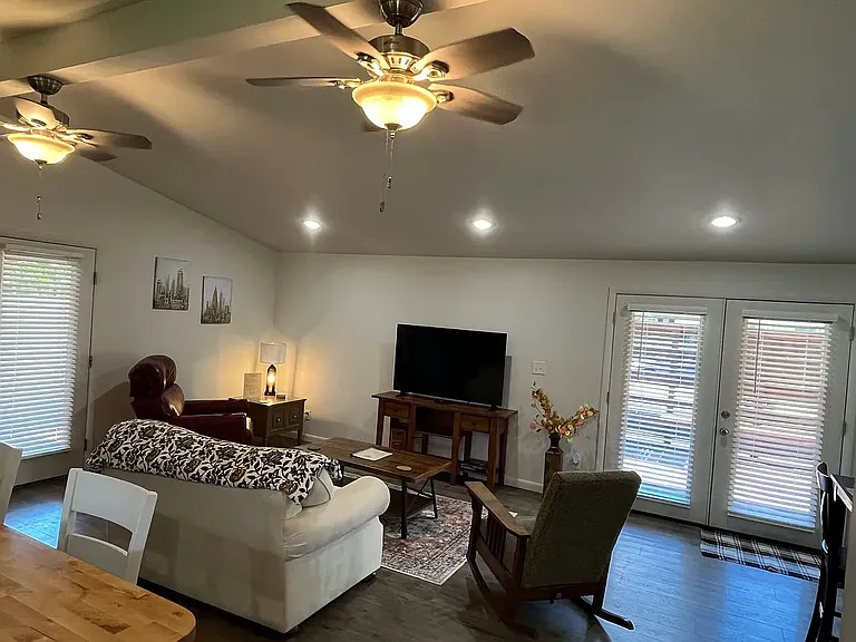 3512 N Kingsley Dr — Photo 21