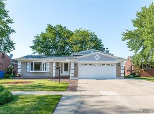 27350 Timber Trl, Dearborn Heights, MI 48127