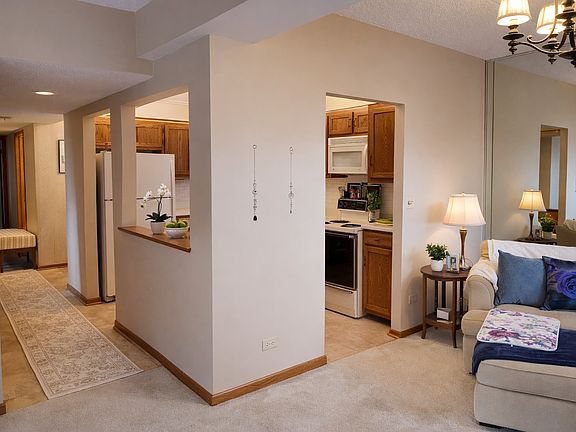 3rd image of 1503 Woodbridge Rd APT 1D