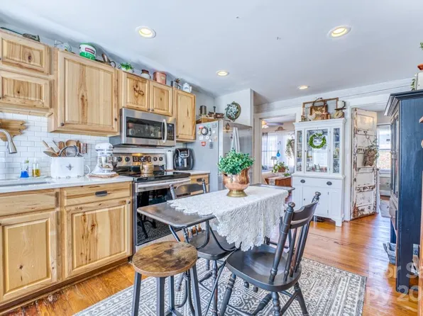 102 Morgan St, Swannanoa, NC 28778