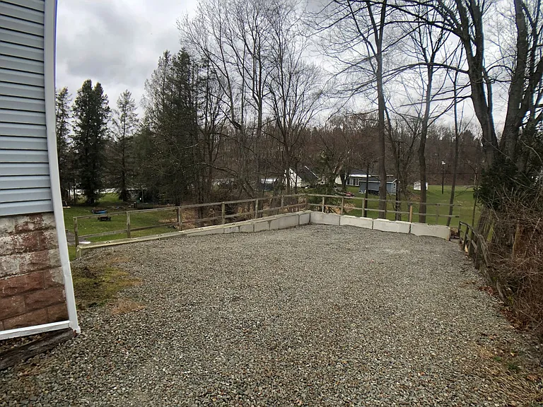 995 E Maiden St — Photo 20