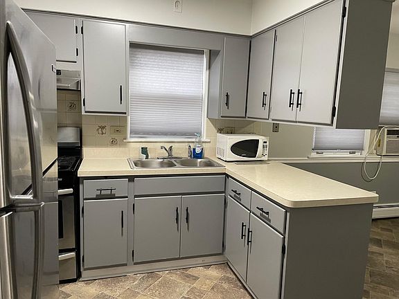 5th image of 3034 Euclid Ave #2