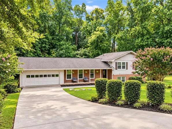 5382 Rockwood Ct, Stone Mountain, GA 30087
