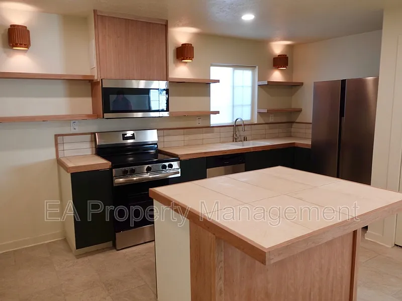 1 bed, 1.0 bath, 700 sqft, $1,375 — Photo 2