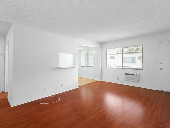 4th image of 1822 Corinth Ave #6