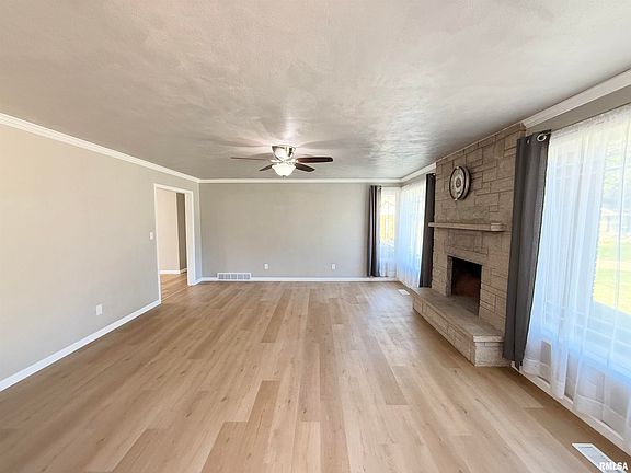 3rd image of 2910 Chateau Ct