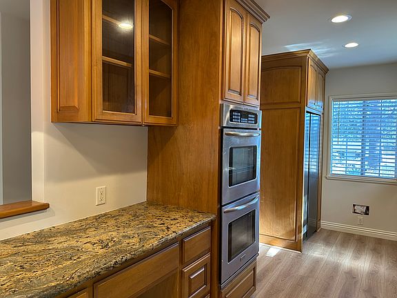 4th image of 421 Manzanita Ave