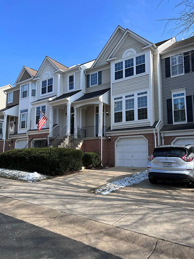 Lowes Island Townhome Neary 2000SqFt with Garage — Photo 1