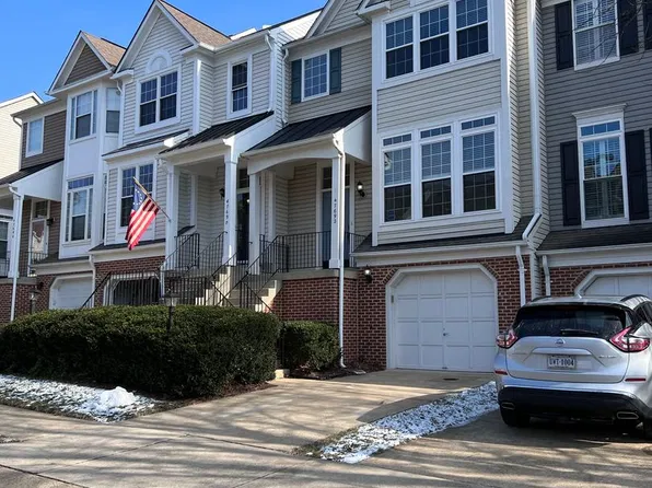 47692 Woolcott Sq, Sterling, VA 20165