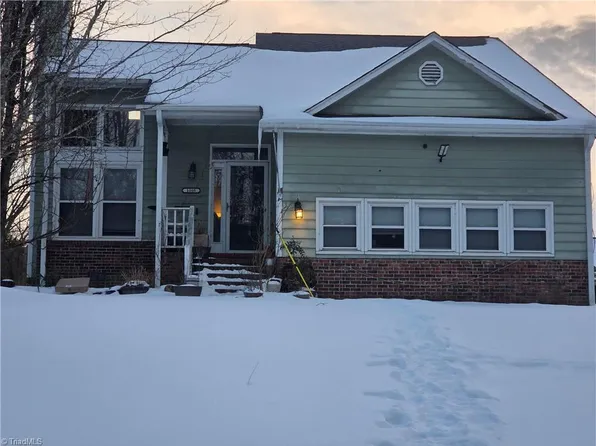 1005 Deerfield Dr, Reidsville, NC 27320