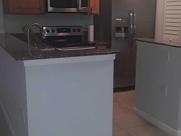 5th image of 281 SW Palm Drive #106
