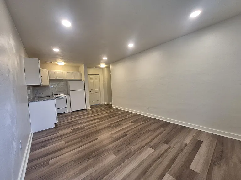 Shadyside Apartments — Photo 59