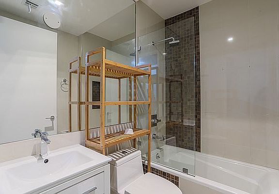 4th image of 46 Meserole St APT 1A