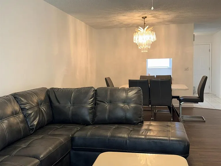 2601 NE 3rd Ct #3030 — Photo 8