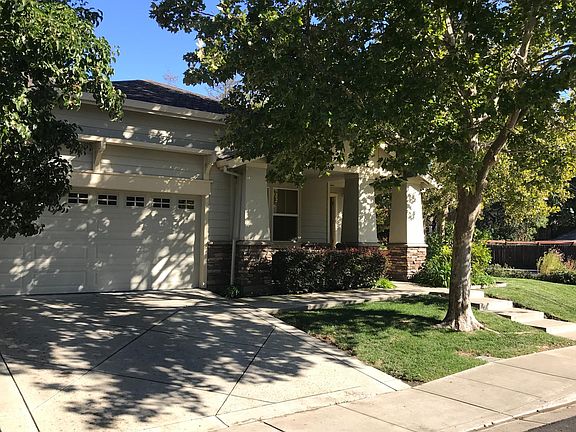 Front view with yard