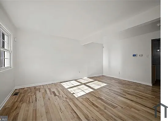 3 bed, $3,000 — Photo 2
