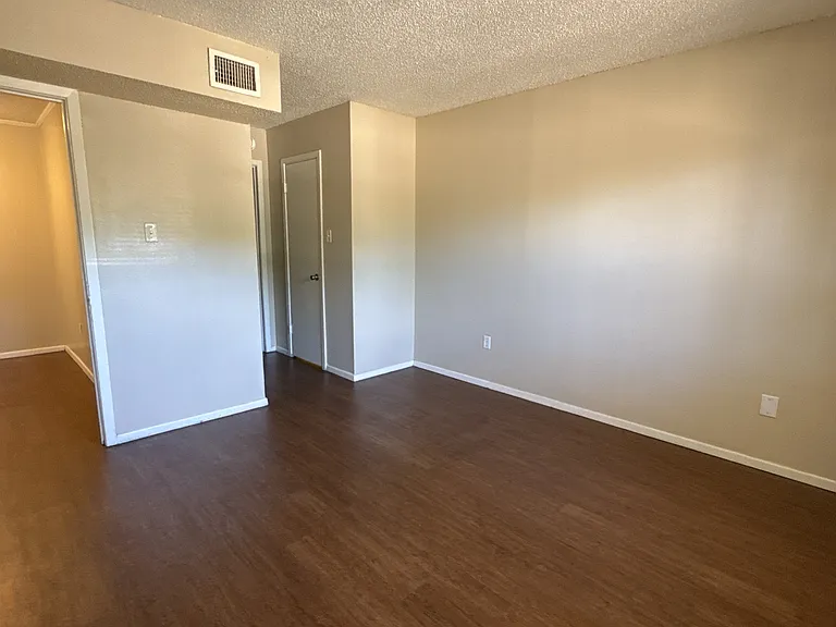 3801 Magnolia St — Photo 7