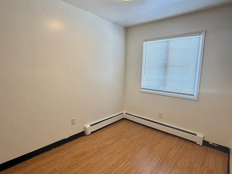 415 N Bragaw — Photo 4