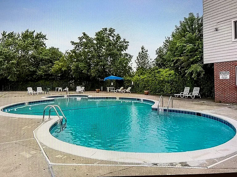 400 Governors Dr #5 — Photo 12