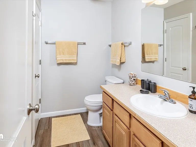 2895 S Avalon Cir — Photo 17