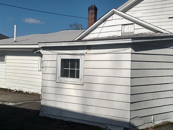 4th image of 677 Jackson Ave