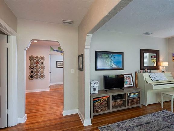 5th image of 2925 W Coachman Ave