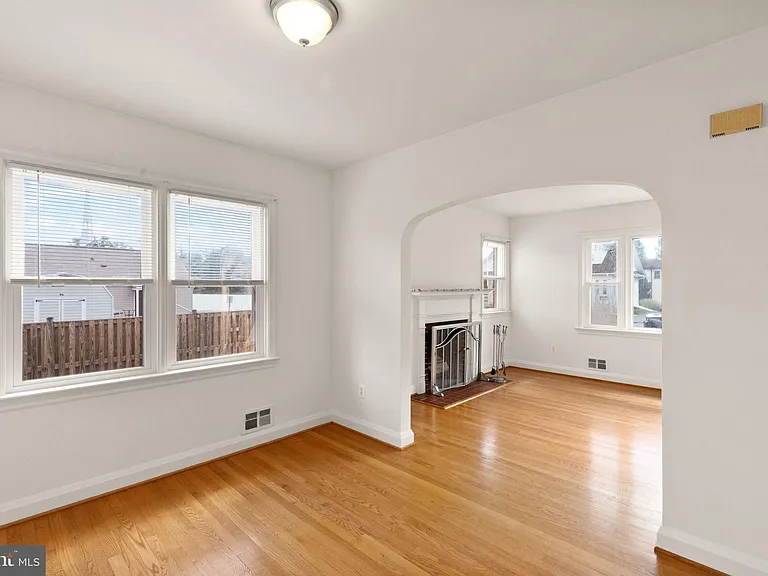 16 Homestead St — Photo 9