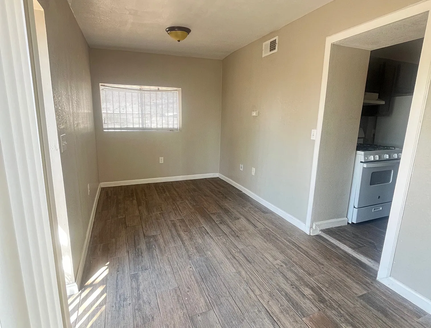 1 bed, 380 sqft, $750 — Photo 4