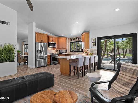 3rd image of 1390 N VALENCIA Drive
