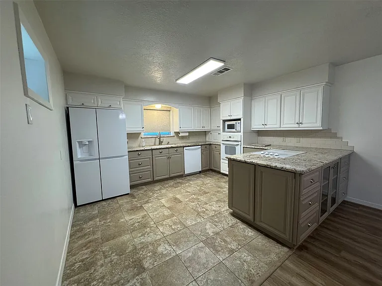 2611 Prairie Ave — Photo 9