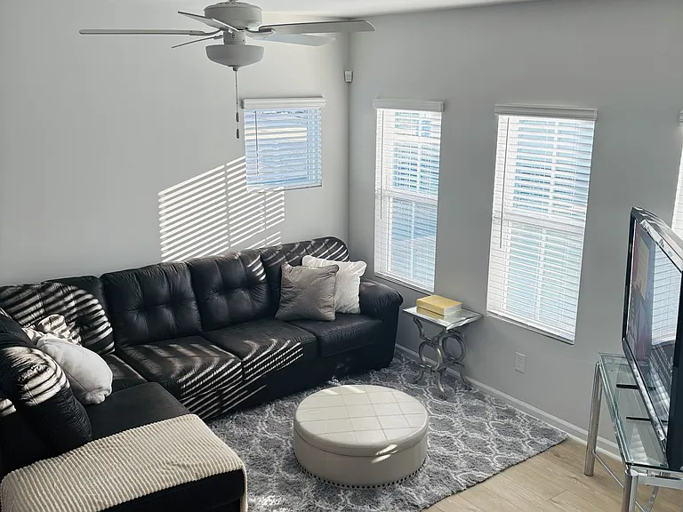 Sloan Dr — Photo 8