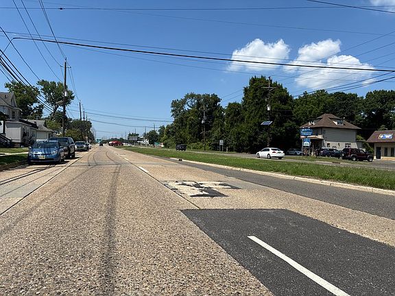4th image of 621 Crown Point Rd