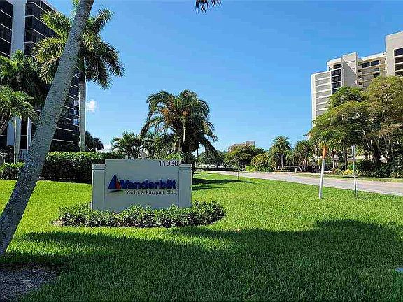 Gated entry off GulfShoreDr